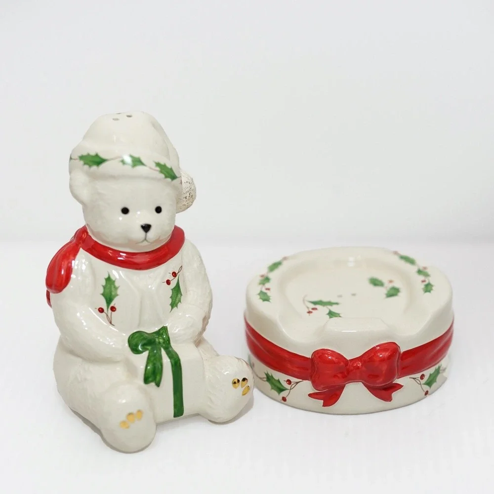 Lenox Holiday Polar Bear Salt and Pepper Shakers Set White Red Green Excellent